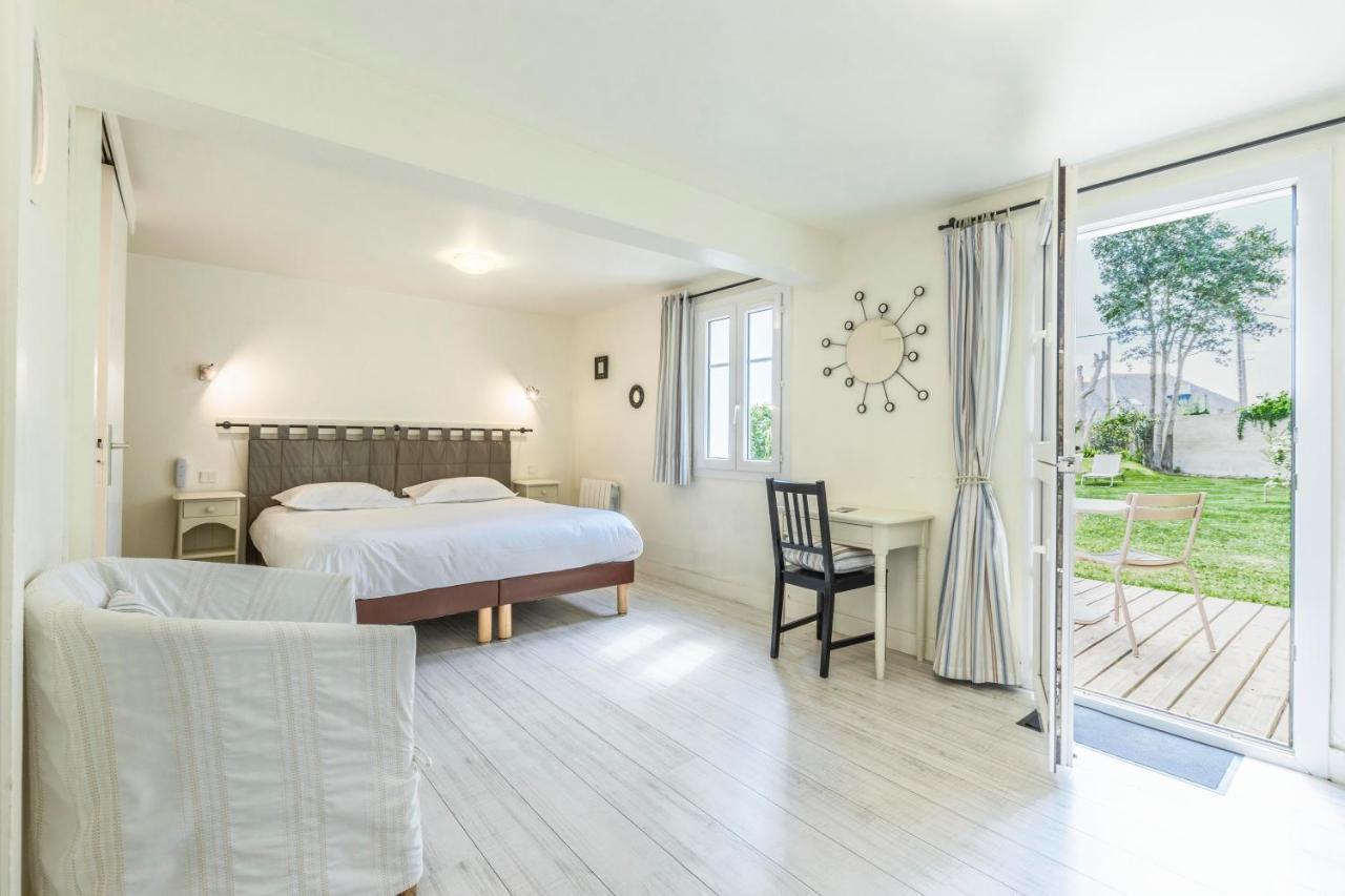 Hotel Le Clos Fleuri Le Palais Bagian luar foto