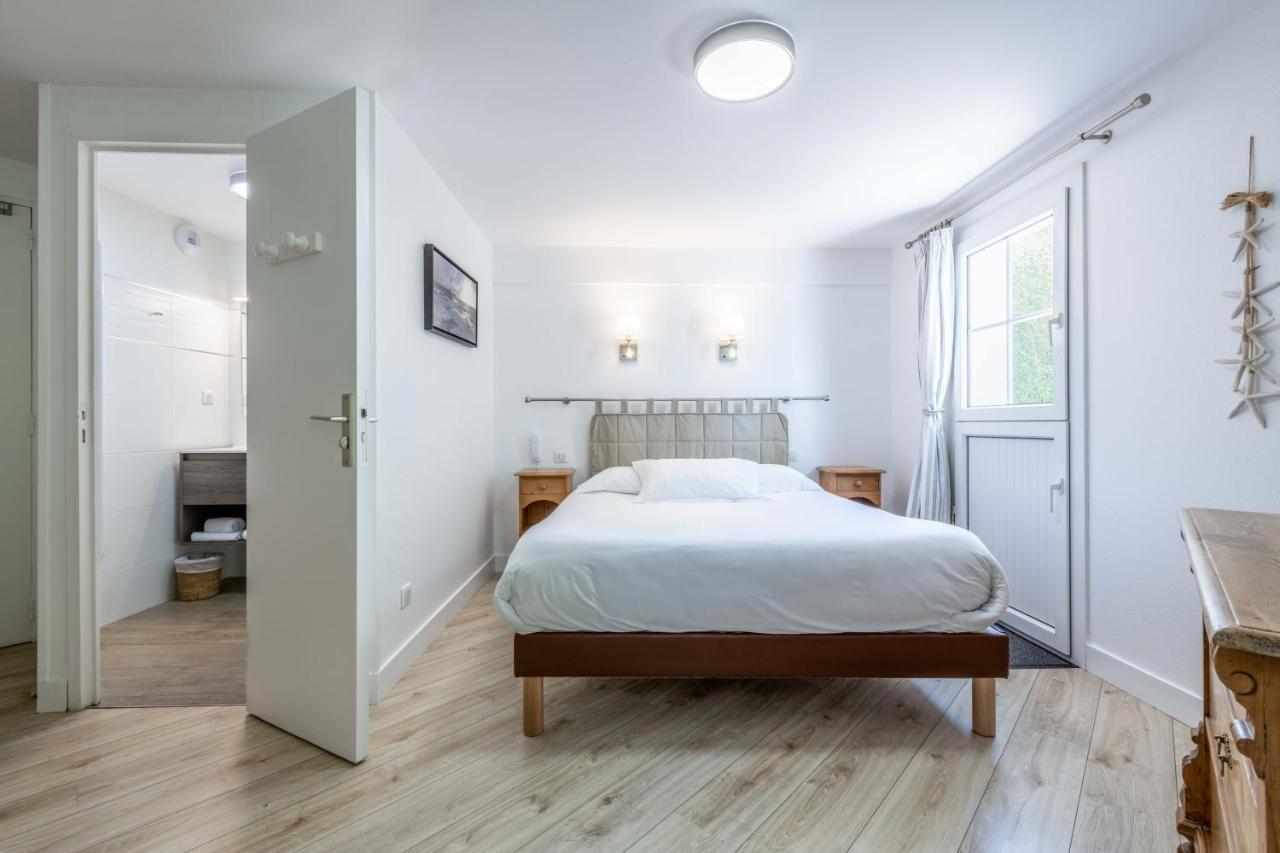 Hotel Le Clos Fleuri Le Palais Bagian luar foto
