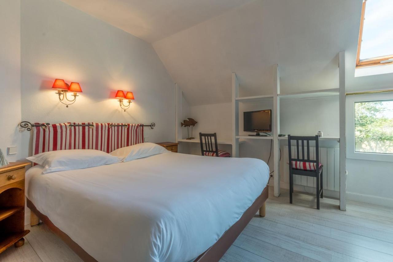 Hotel Le Clos Fleuri Le Palais Bagian luar foto