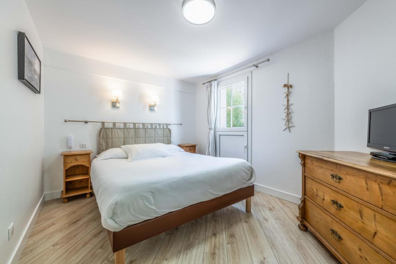 Hotel Le Clos Fleuri Le Palais Bagian luar foto